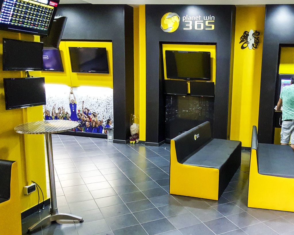 ARREDAMENTO INTERNI PER SALA GIOCHI