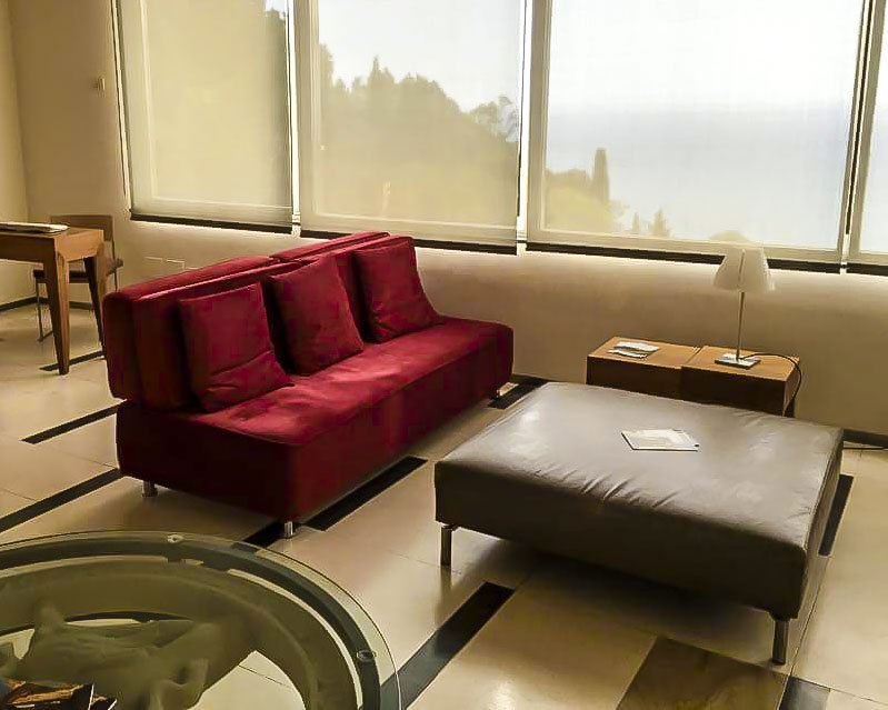 DIVANO PER INTERNI STILE MODERNO