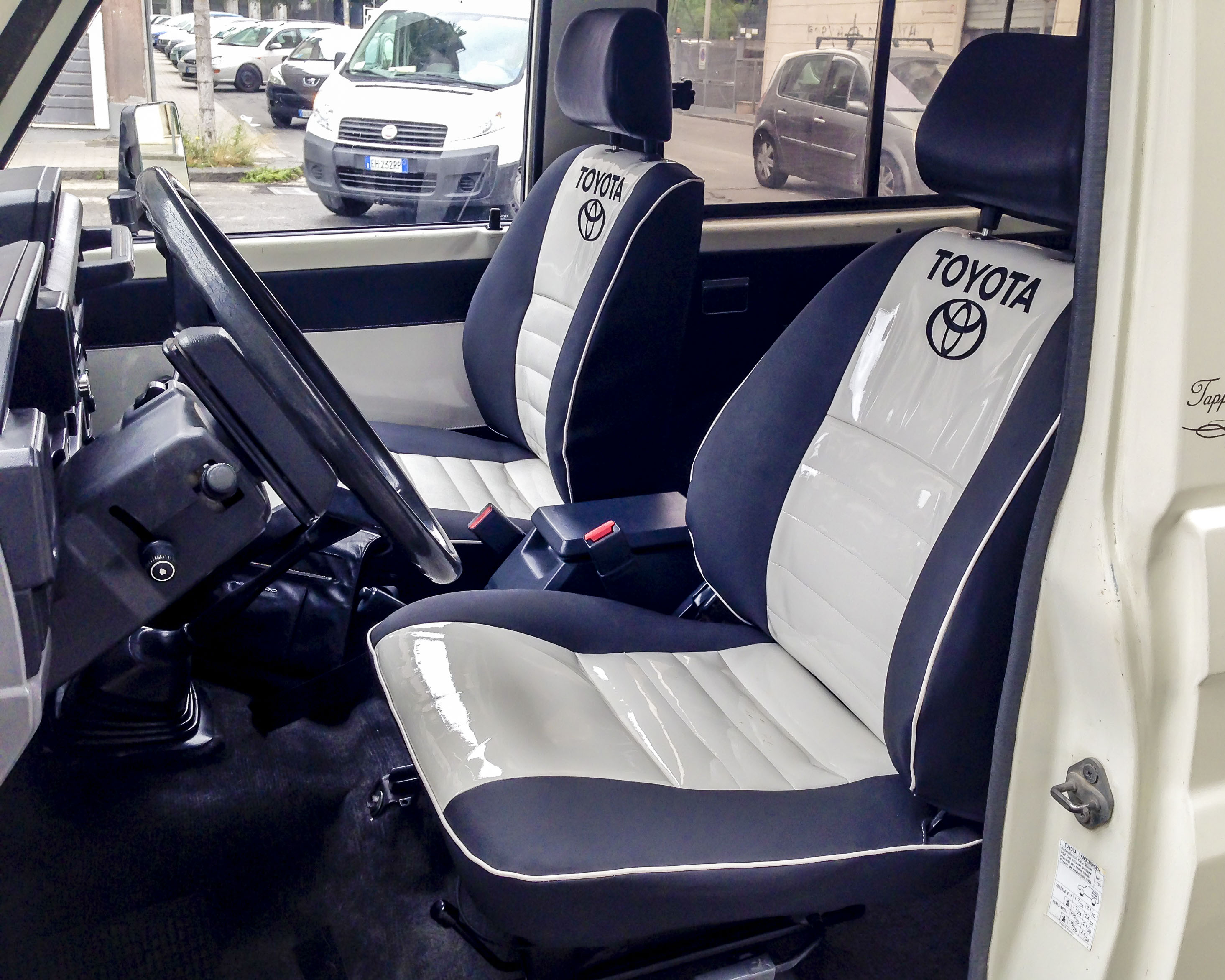 RIVESTIMENTO SEDILI AUTO TOYOTA