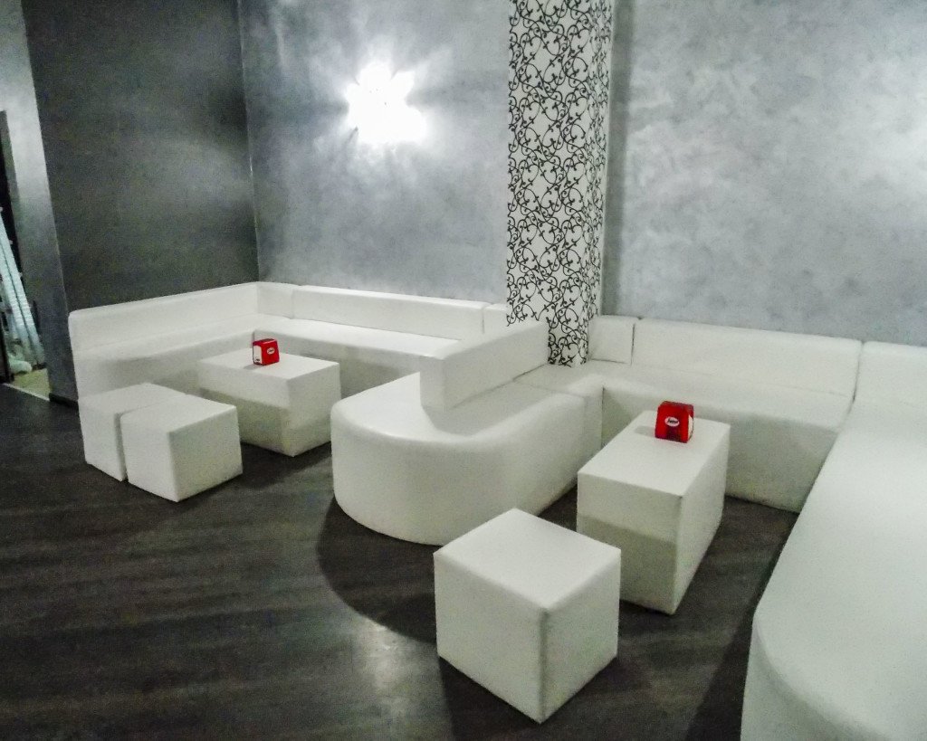 ARREDAMENTO INTERNO LOUNG BAR