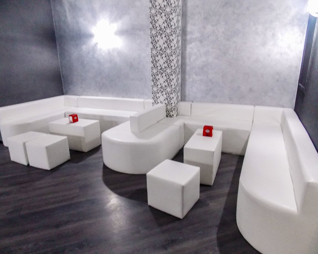 ARREDAMENTO INTERNO LOUNG BAR