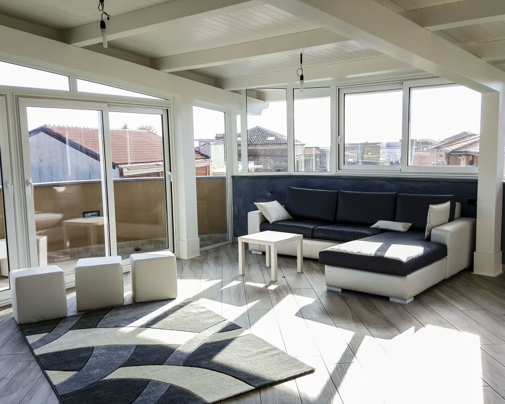 ARREDAMENTO PERSONALIZZATO PER INTERNO