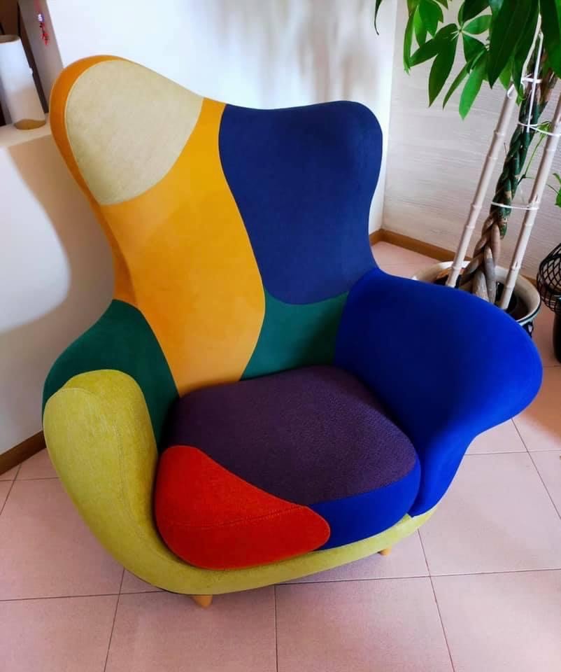 POLTRONA IN STILE MODERNO