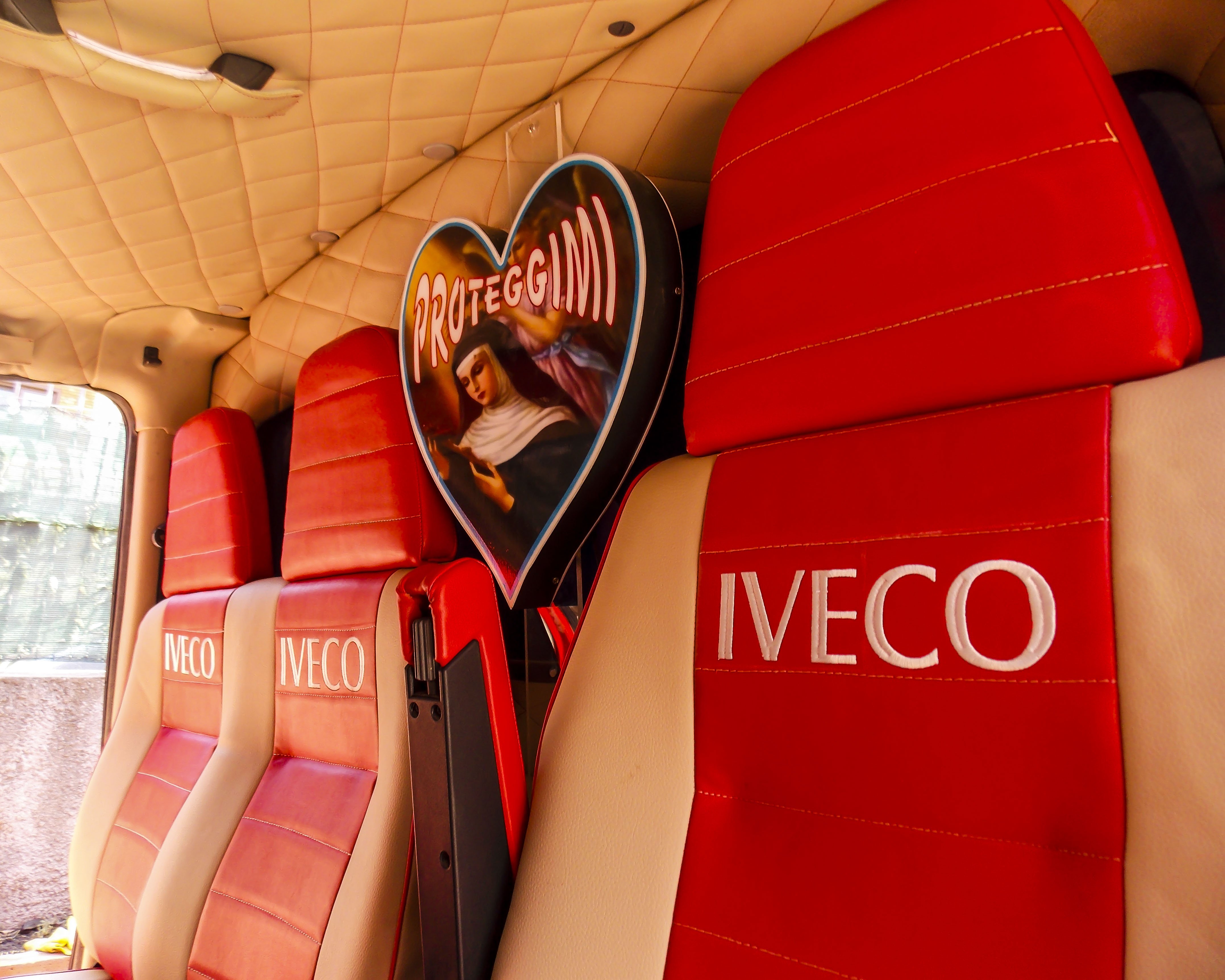 TAPPEZZERIA CAMION IVECO