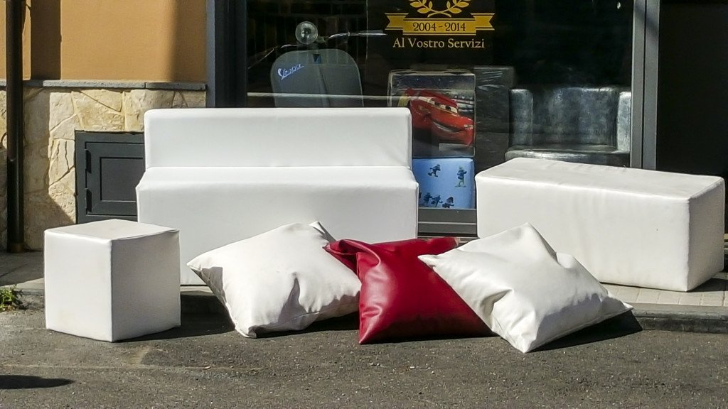 Divano Moderno e Cuscini