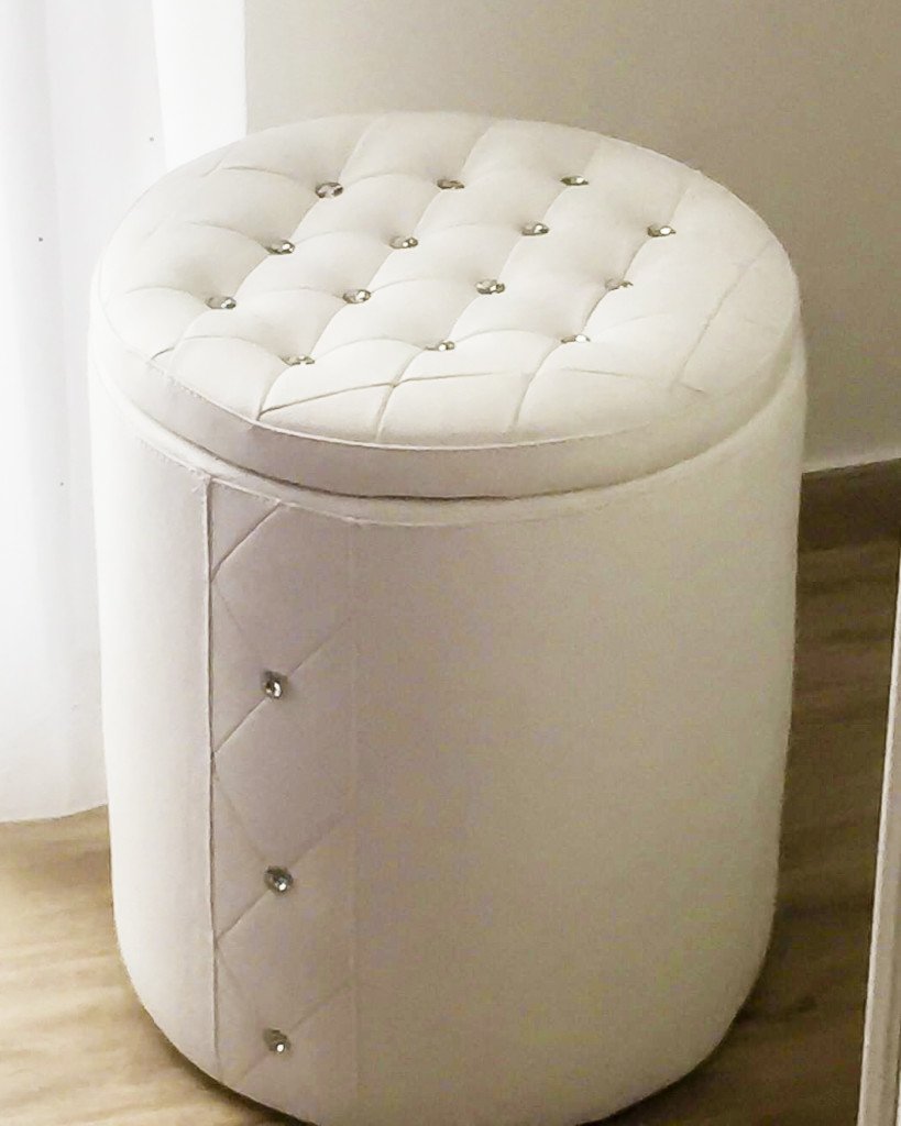 POUF CONTENITORE CON SWAROSCHI