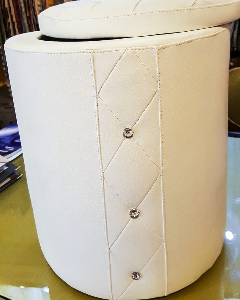 POUF CONTENITORE CON SWAROSCHI