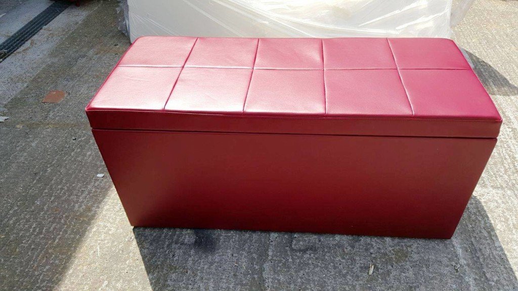 Cassapanca in pelle rossa